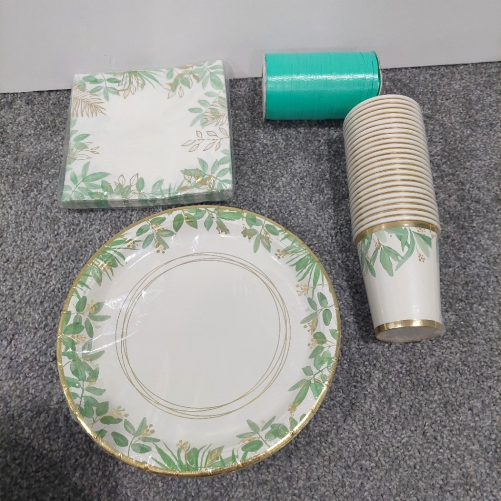Party tableware 24 settings leaf white green gold plates napkins cups ribbon